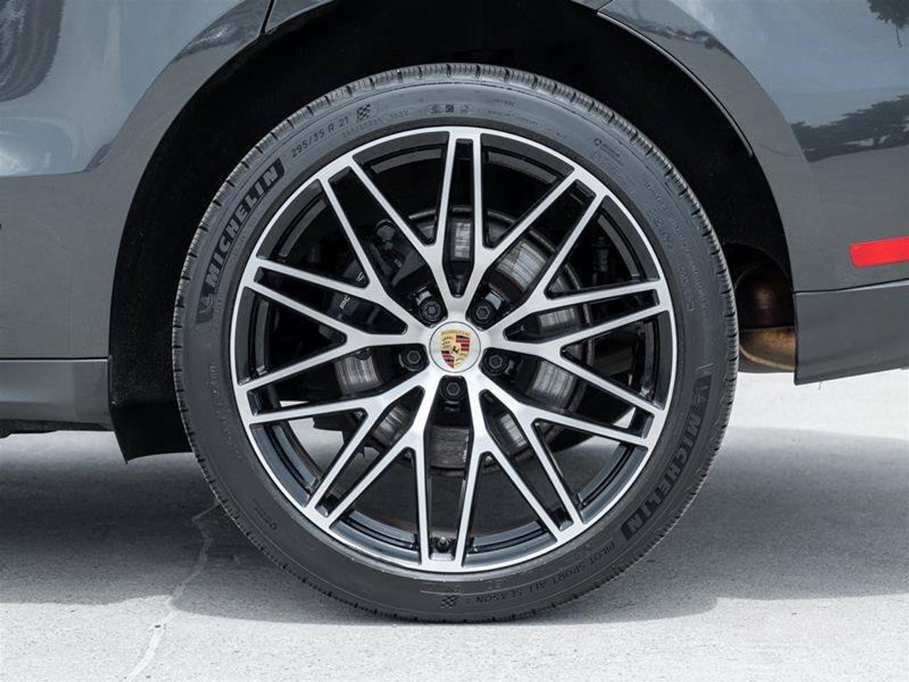 2024 Porsche Macan Base Photo