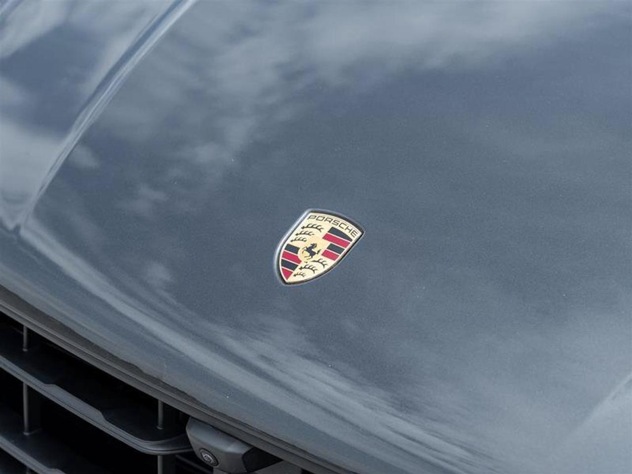 2024 Porsche Macan Base Photo