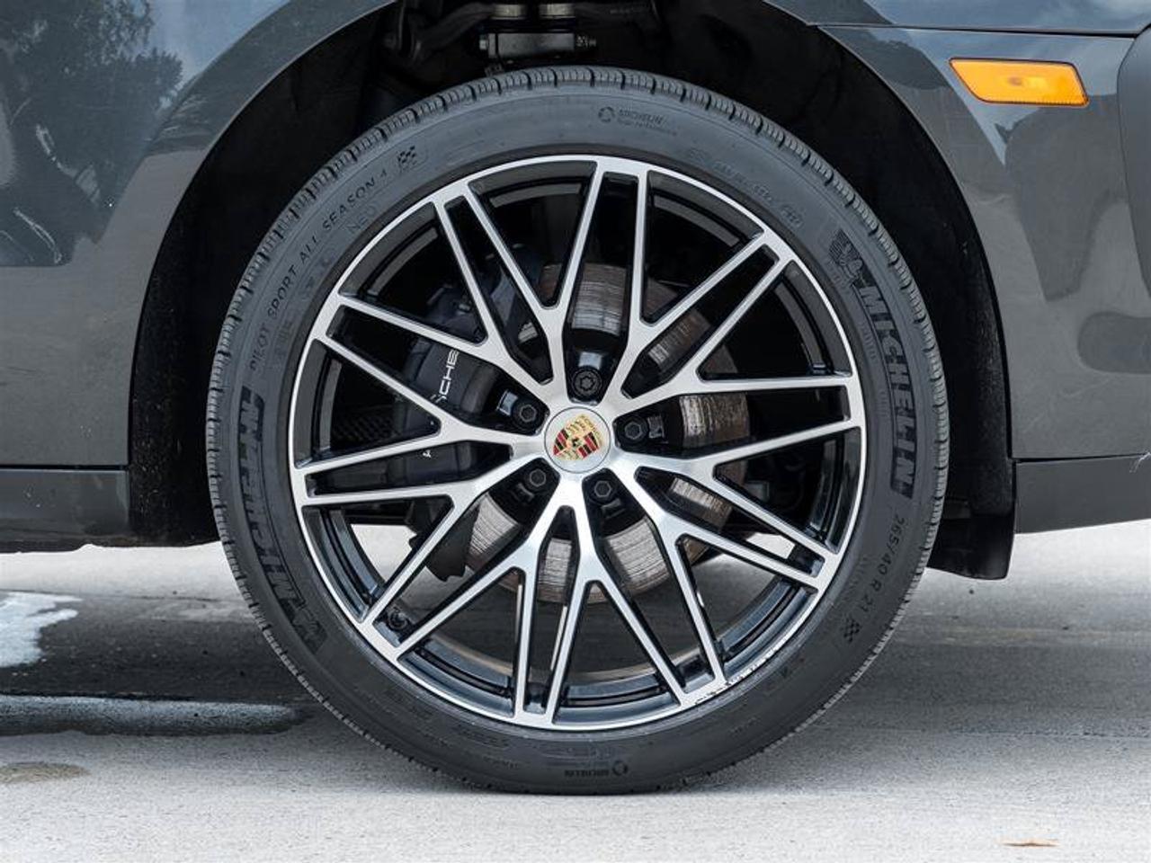 2024 Porsche Macan Base Photo