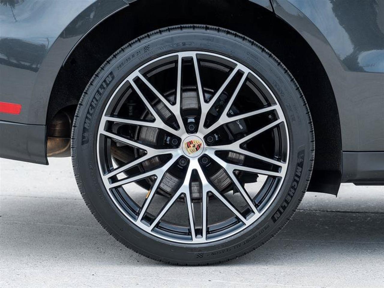 2024 Porsche Macan Base Photo