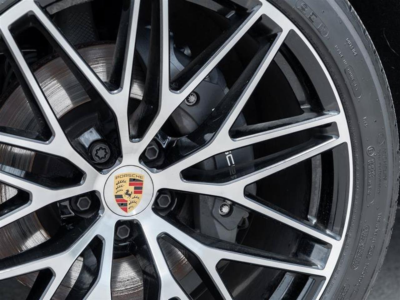 2024 Porsche Macan Base Photo