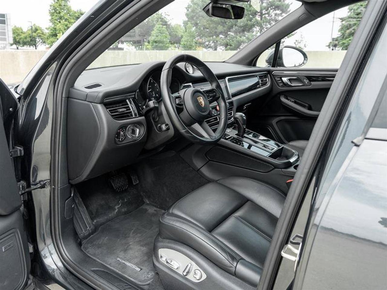 2024 Porsche Macan Base Photo
