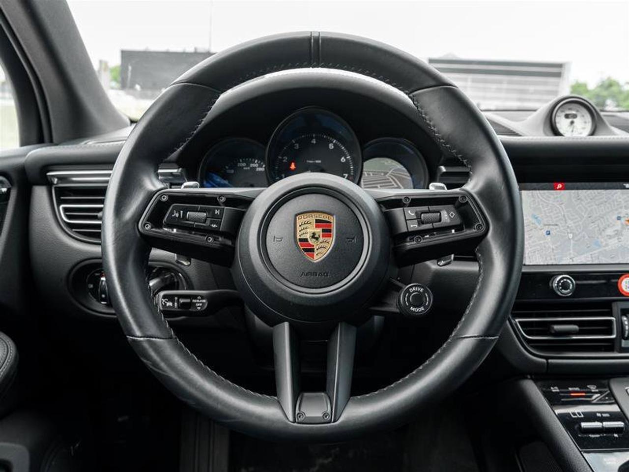 2024 Porsche Macan Base Photo