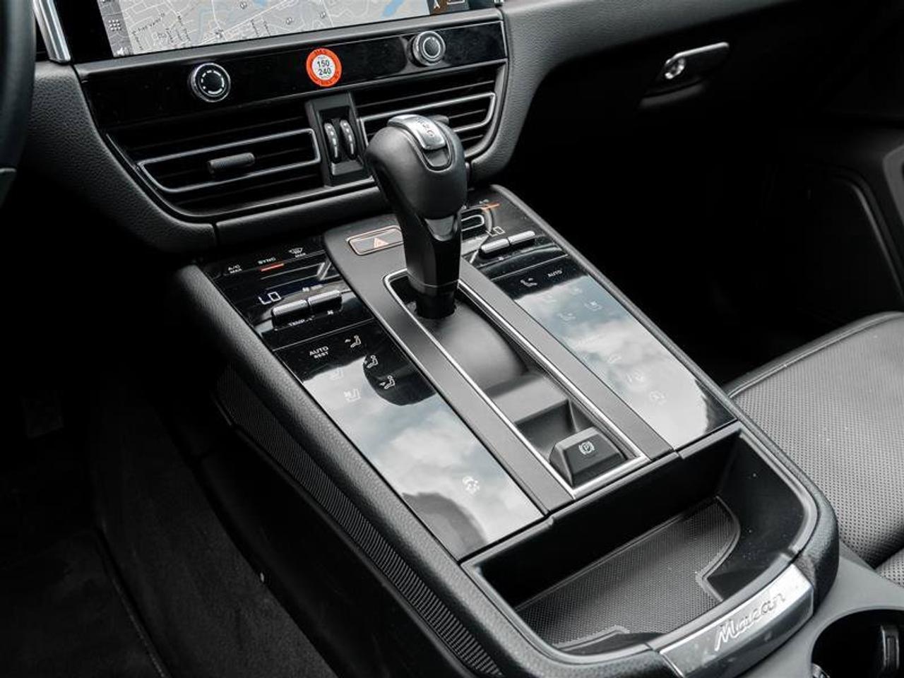 2024 Porsche Macan Base Photo