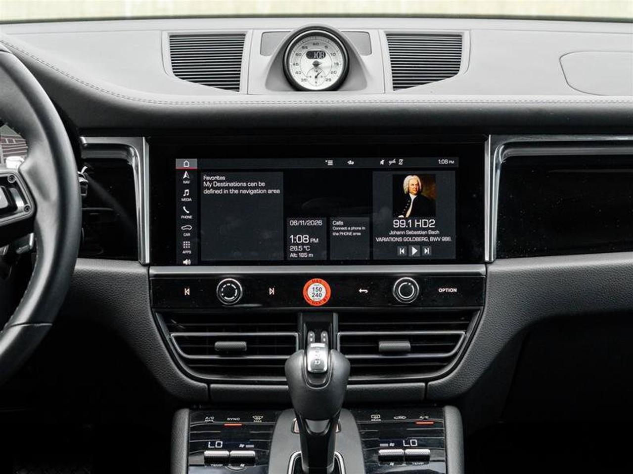 2024 Porsche Macan Base Photo