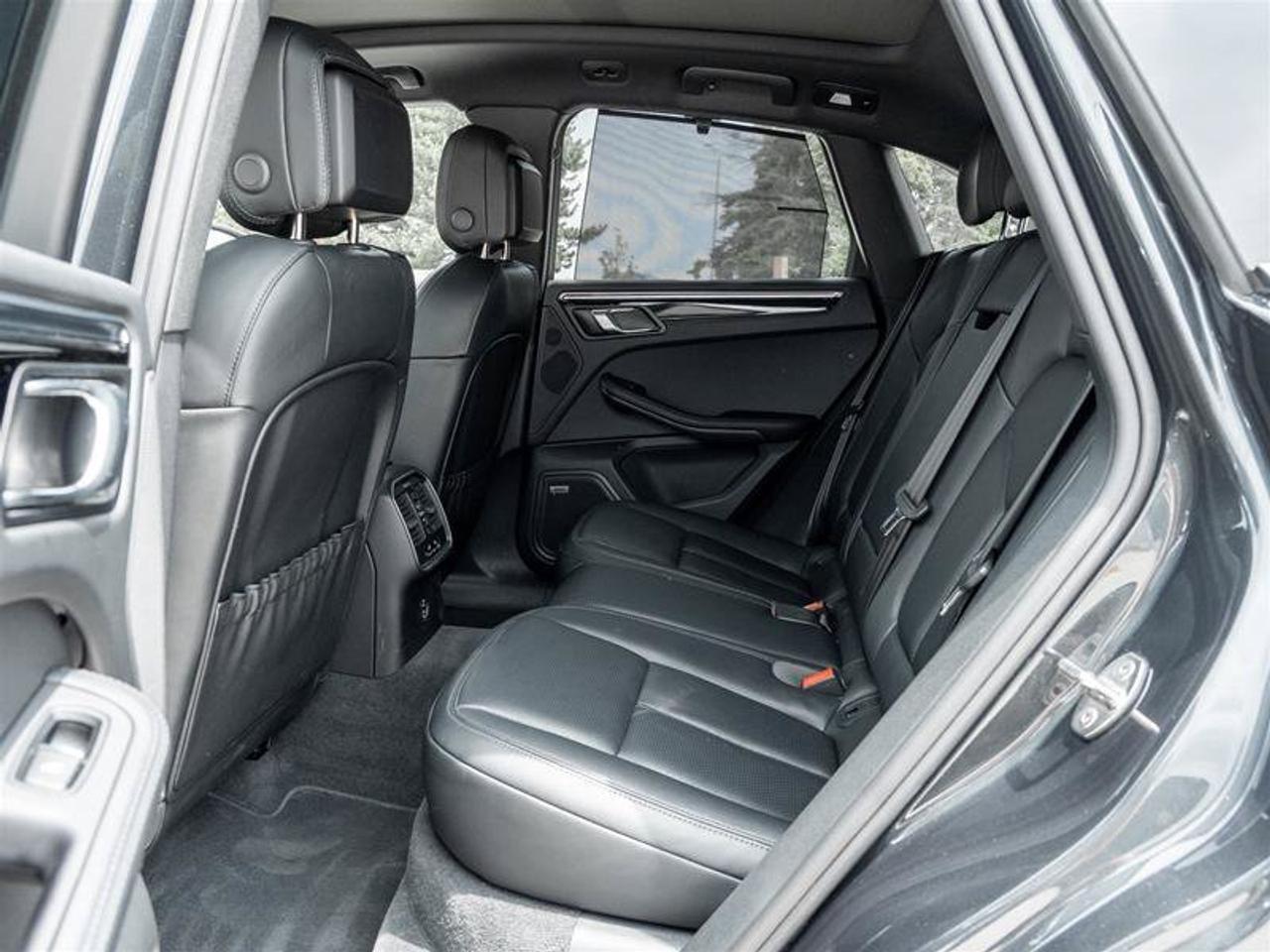 2024 Porsche Macan Base Photo