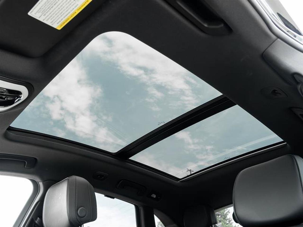 2024 Porsche Macan Base Photo