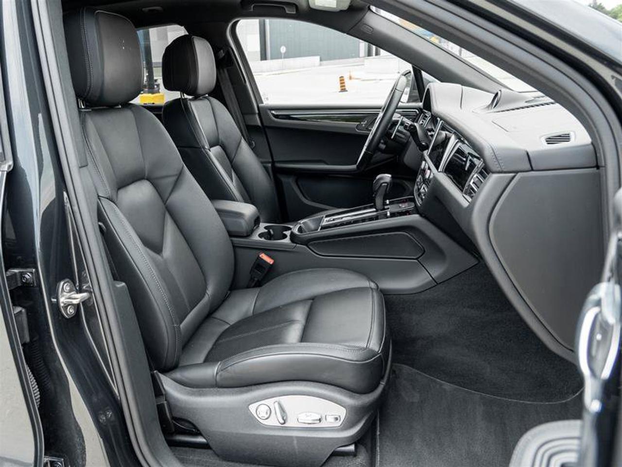 2024 Porsche Macan Base Photo