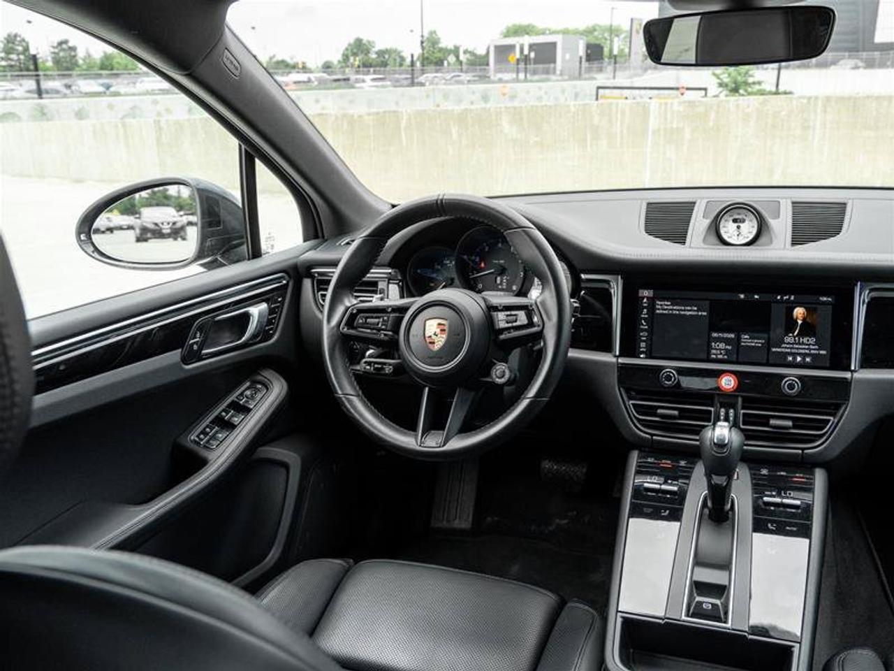 2024 Porsche Macan Base Photo