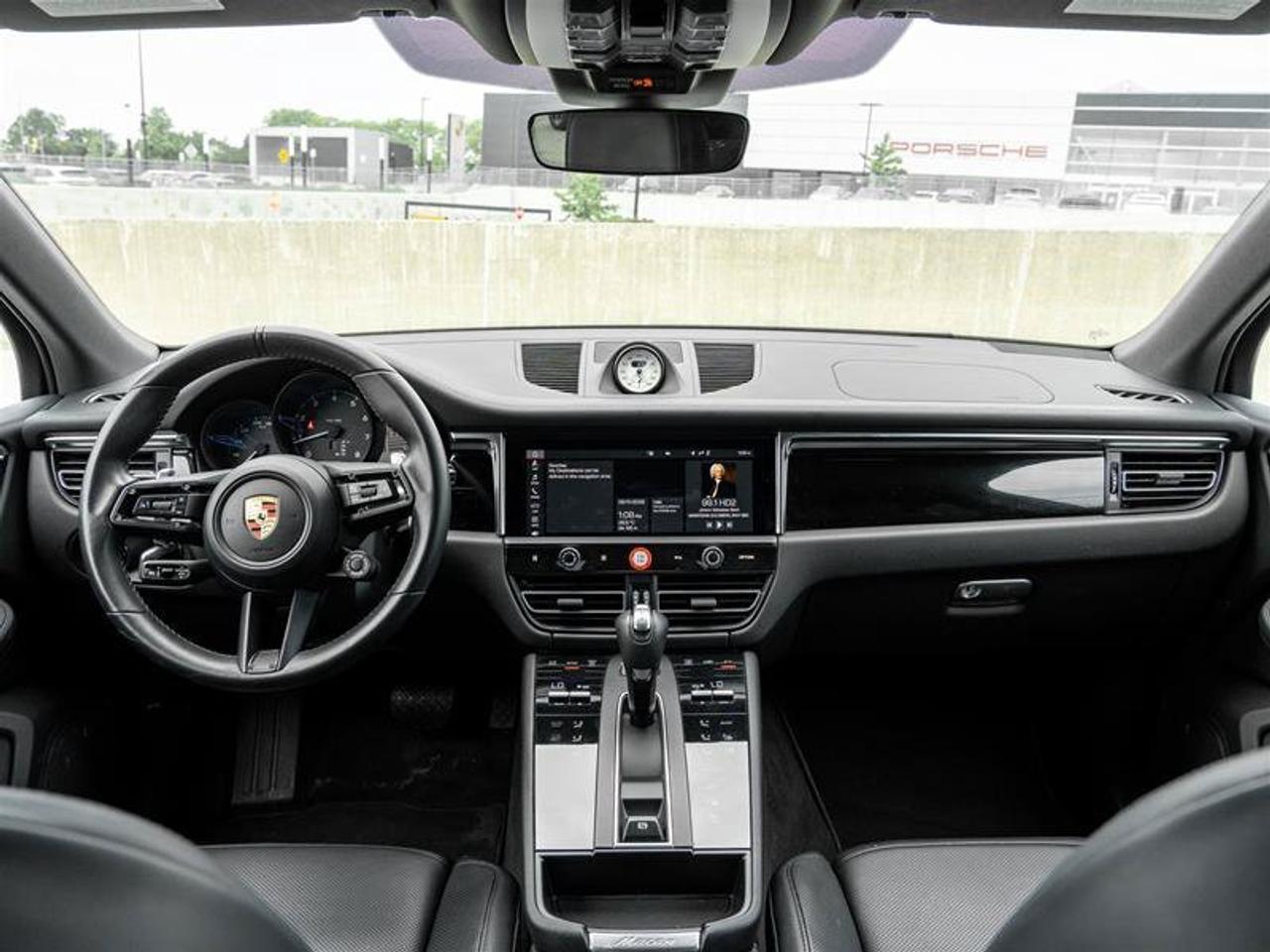 2024 Porsche Macan Base Photo