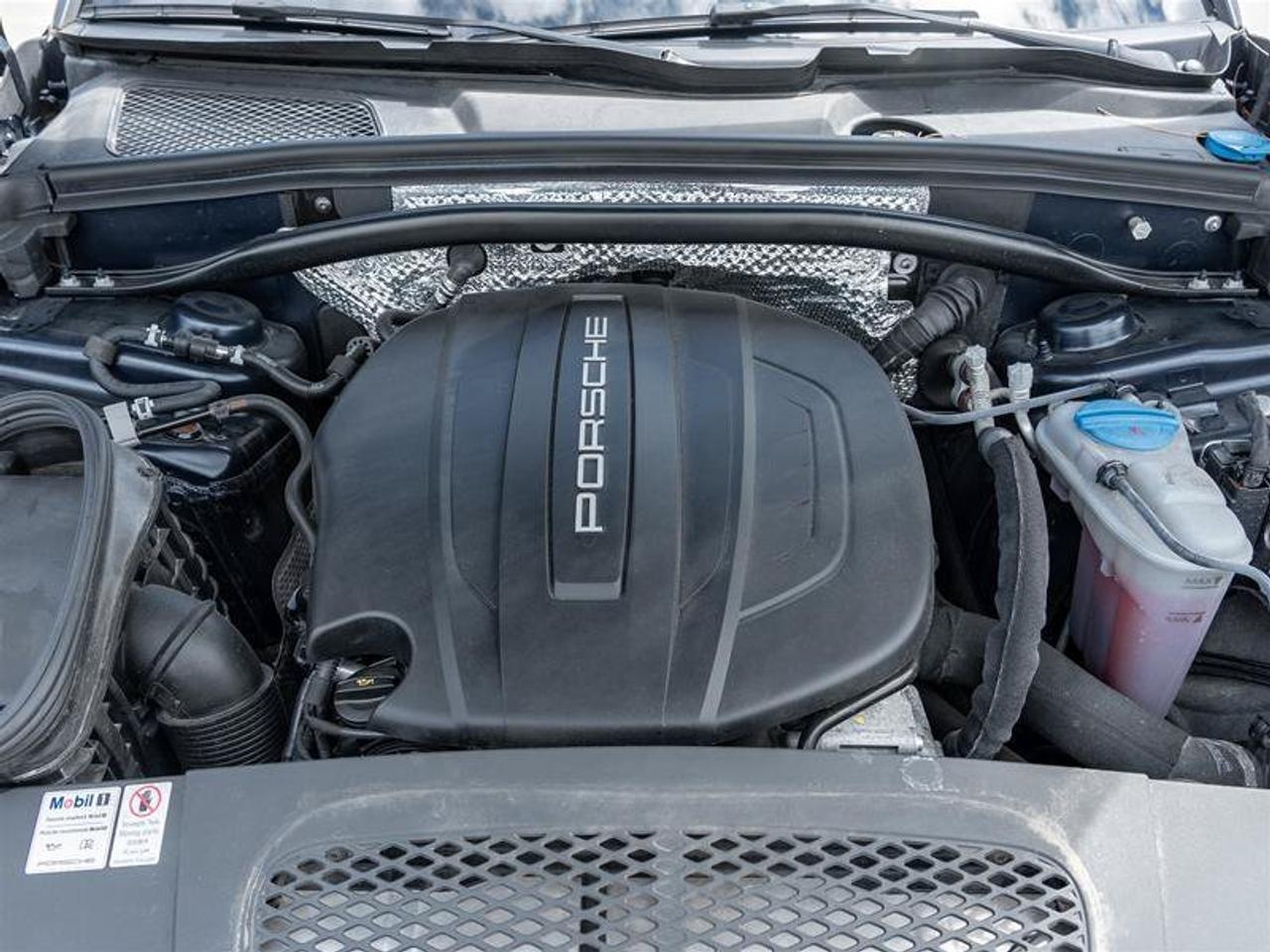 2018 Porsche Macan Base Photo