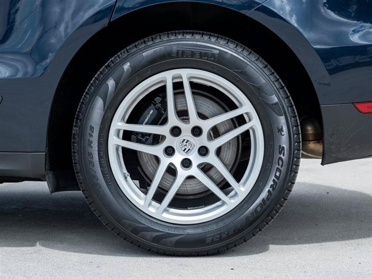 2018 Porsche Macan Base Photo