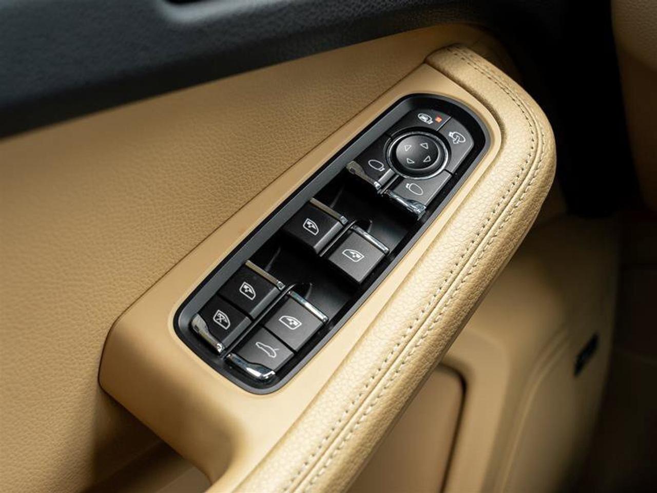 2018 Porsche Macan Base Photo