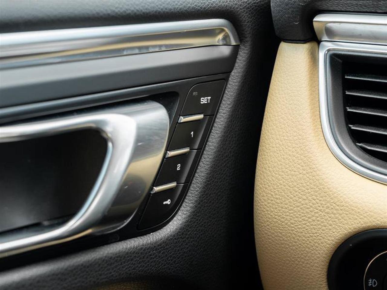 2018 Porsche Macan Base Photo