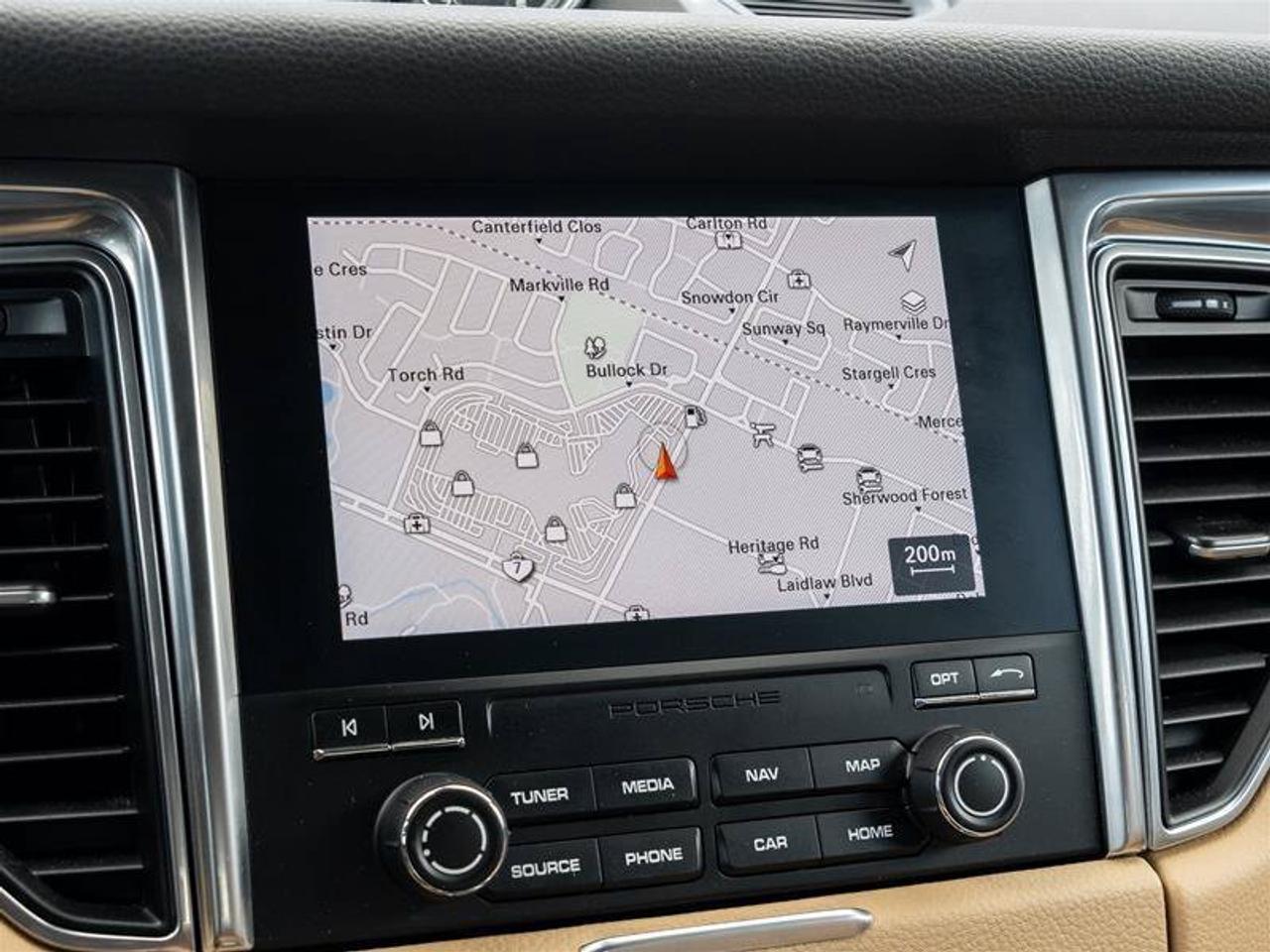 2018 Porsche Macan Base Photo
