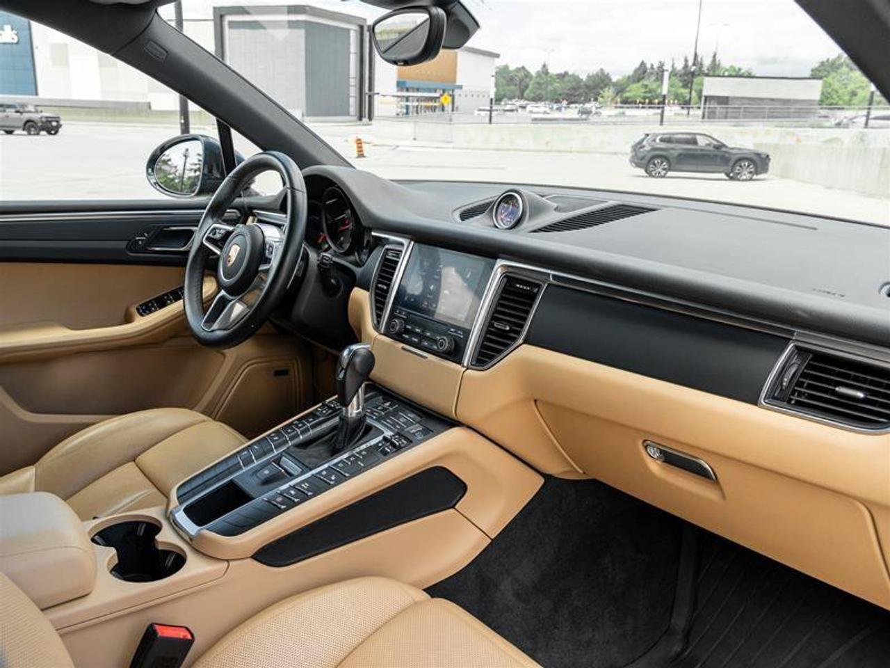 2018 Porsche Macan Base Photo
