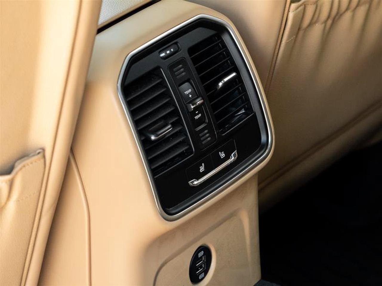2018 Porsche Macan Base Photo