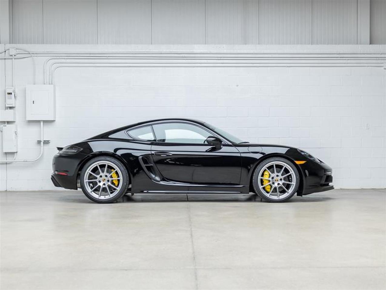 2025 Porsche 718 Cayman  Photo