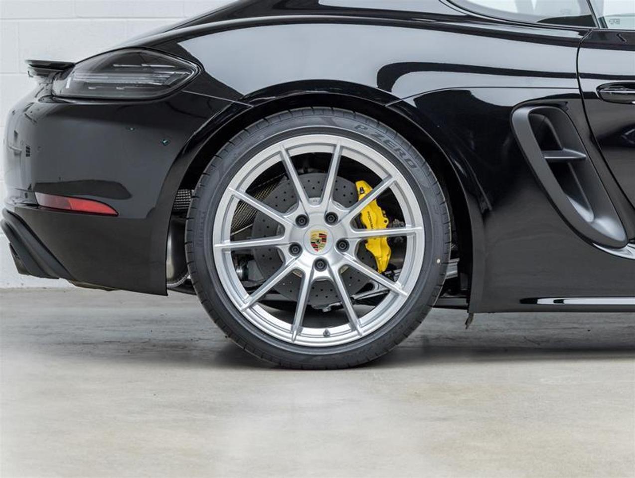 2025 Porsche 718 Cayman  Photo