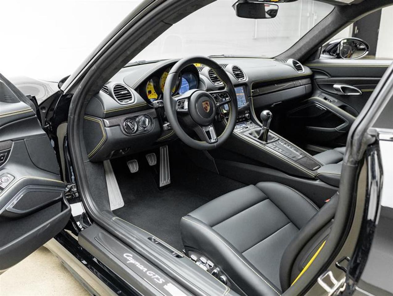 2025 Porsche 718 Cayman  Photo