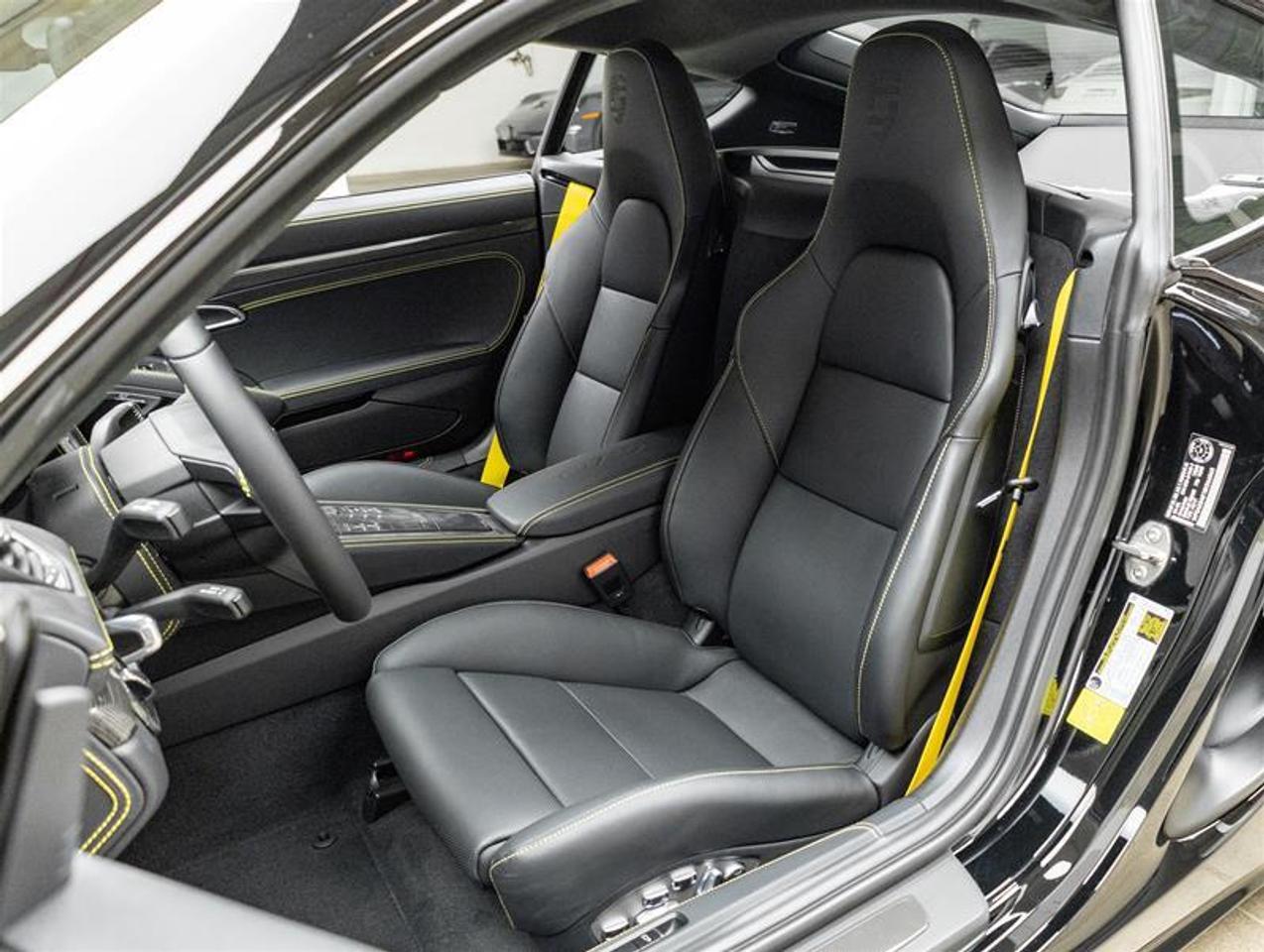 2025 Porsche 718 Cayman  Photo