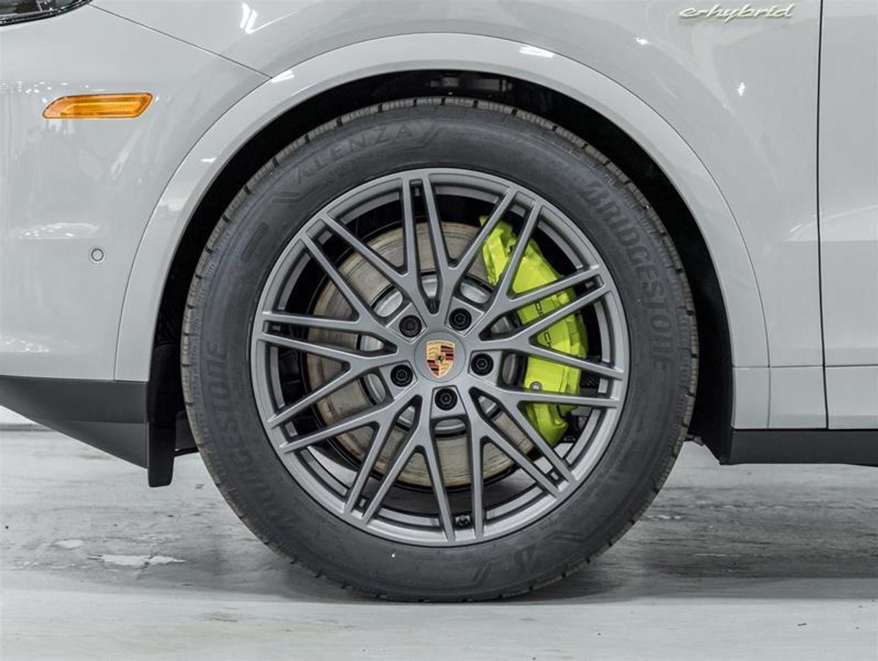 2026 Porsche Cayenne  Photo4