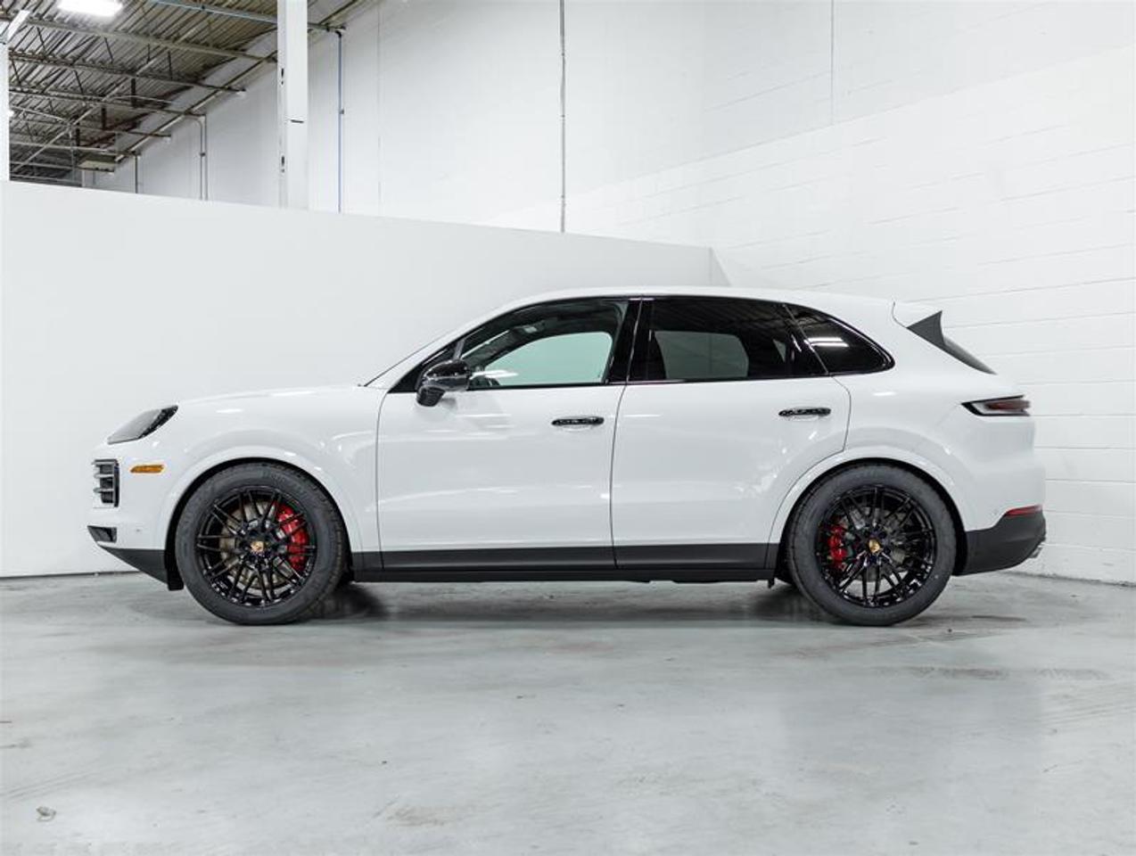2026 Porsche Cayenne  Photo3