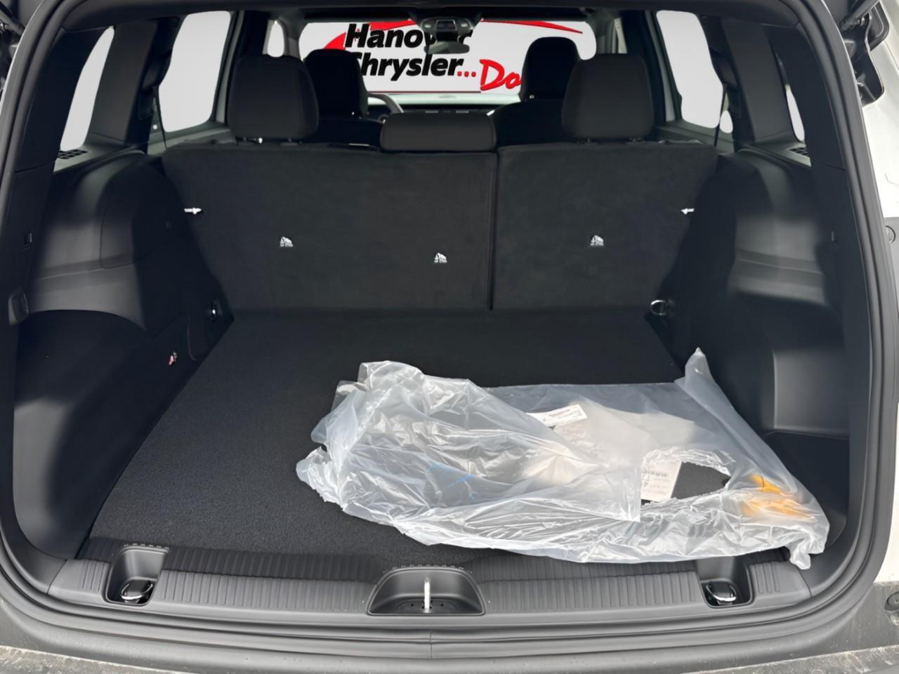 2026 Jeep Cherokee LAREDO 4x4 Photo