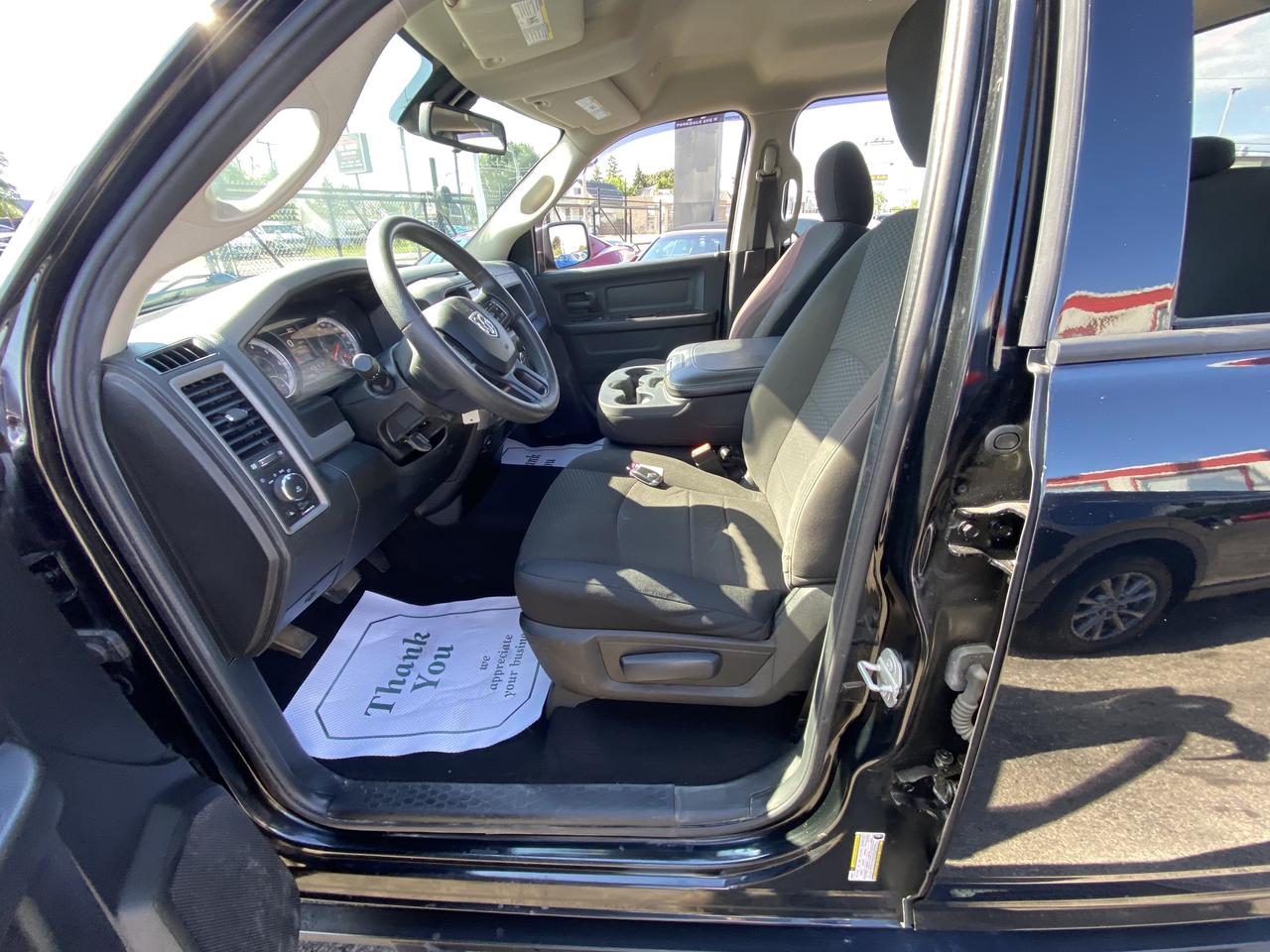2019 RAM 1500 Classic Express 4x4 Quad Cab 6'4  Box Photo4