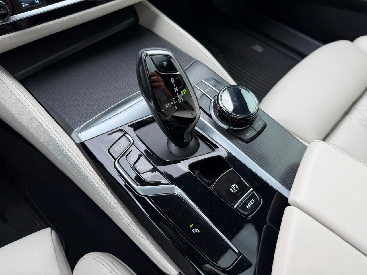 2022 BMW 530 i xDrive 4dr All-Wheel Drive Sedan Photo