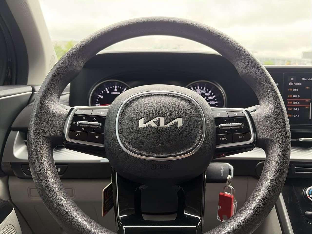 2024 Kia Carnival LX CLEAN CARFAX   ONE OWNER   8 SEATER   CARPLAY/ANDROID AUTO Photo