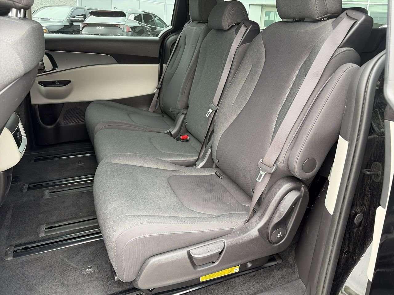 2024 Kia Carnival LX CLEAN CARFAX   ONE OWNER   8 SEATER   CARPLAY/ANDROID AUTO Photo