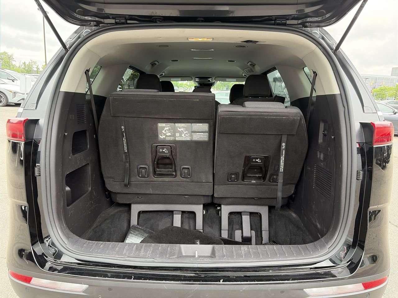 2024 Kia Carnival LX CLEAN CARFAX   ONE OWNER   8 SEATER   CARPLAY/ANDROID AUTO Photo