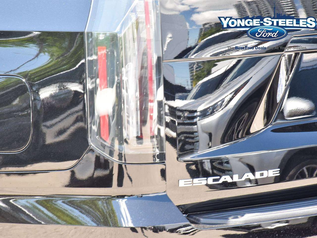 2025 Cadillac Escalade 4WD SPORT Photo
