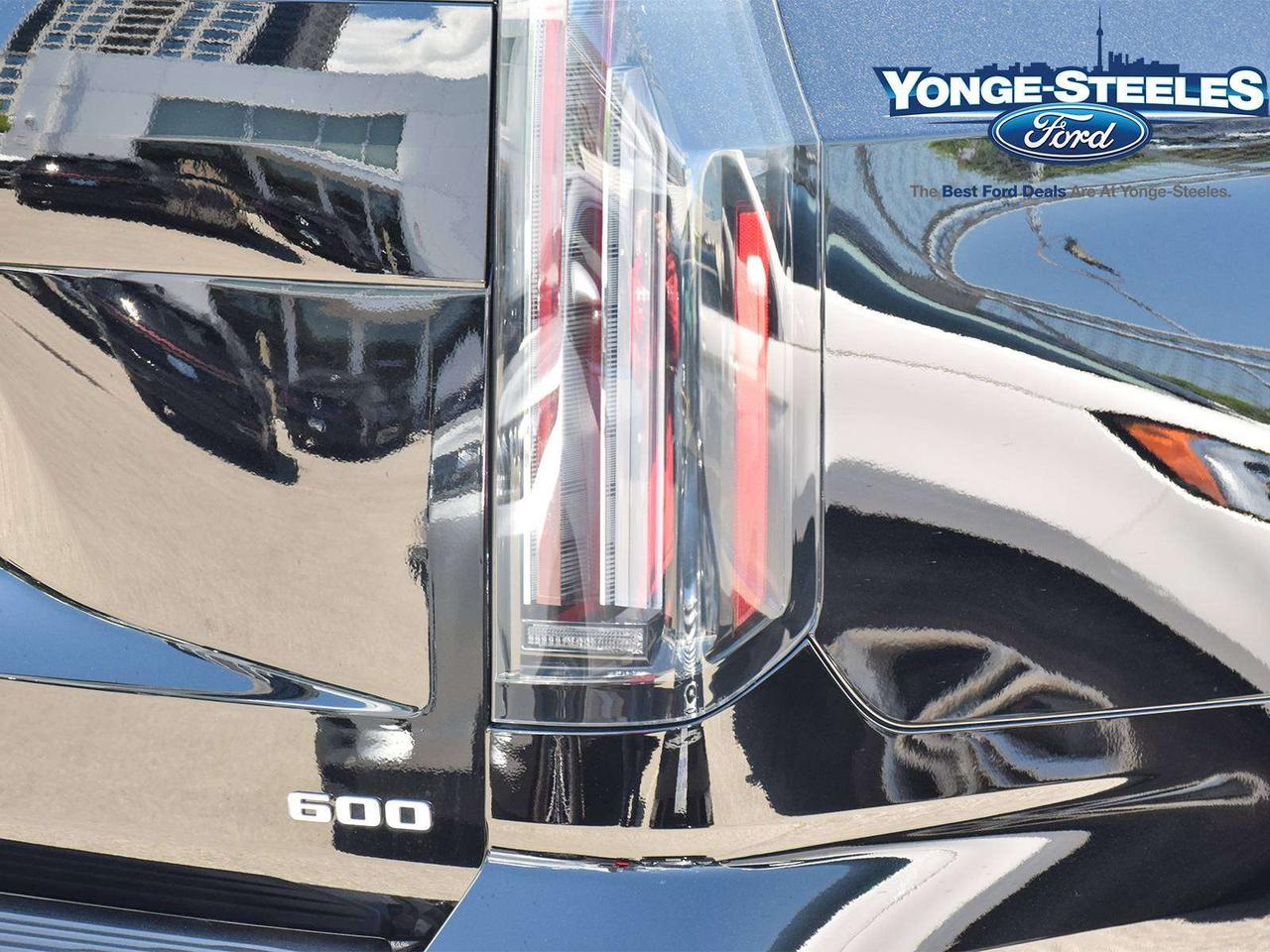 2025 Cadillac Escalade 4WD SPORT Photo