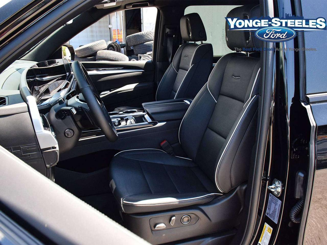 2025 Cadillac Escalade 4WD SPORT Photo