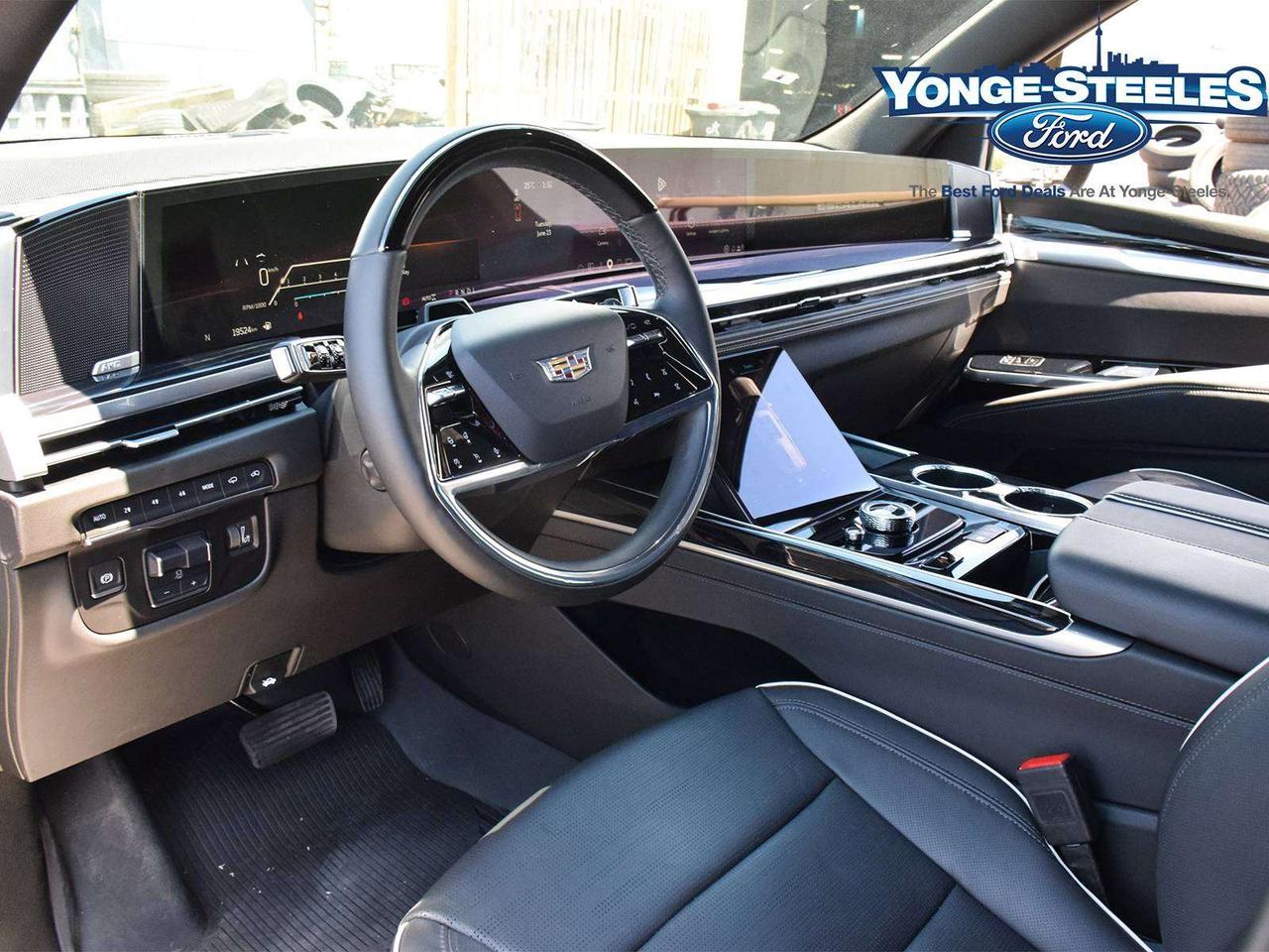 2025 Cadillac Escalade 4WD SPORT Photo