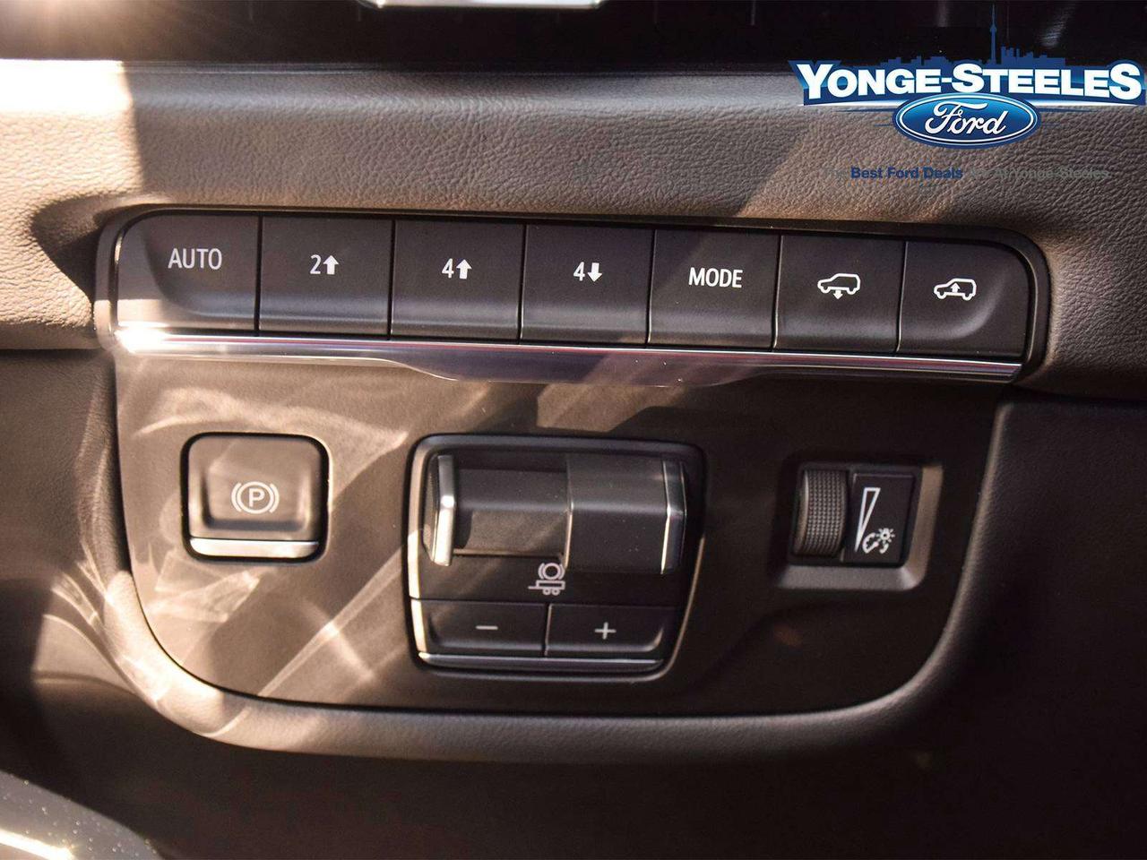2025 Cadillac Escalade 4WD SPORT Photo