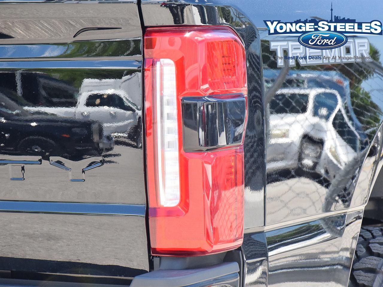 2026 Ford F-250 LARIAT - TREMOR OFF ROAD PKG - SUNROOF - LOW KMS Photo