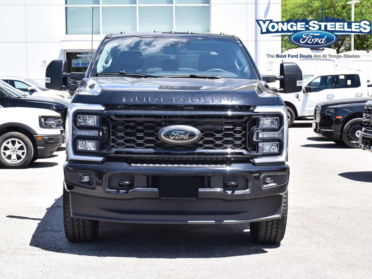 2026 Ford F-250 XLT PREMIUM PKG - BLACK APPEARANCE PKG - LOW KMS Photo2