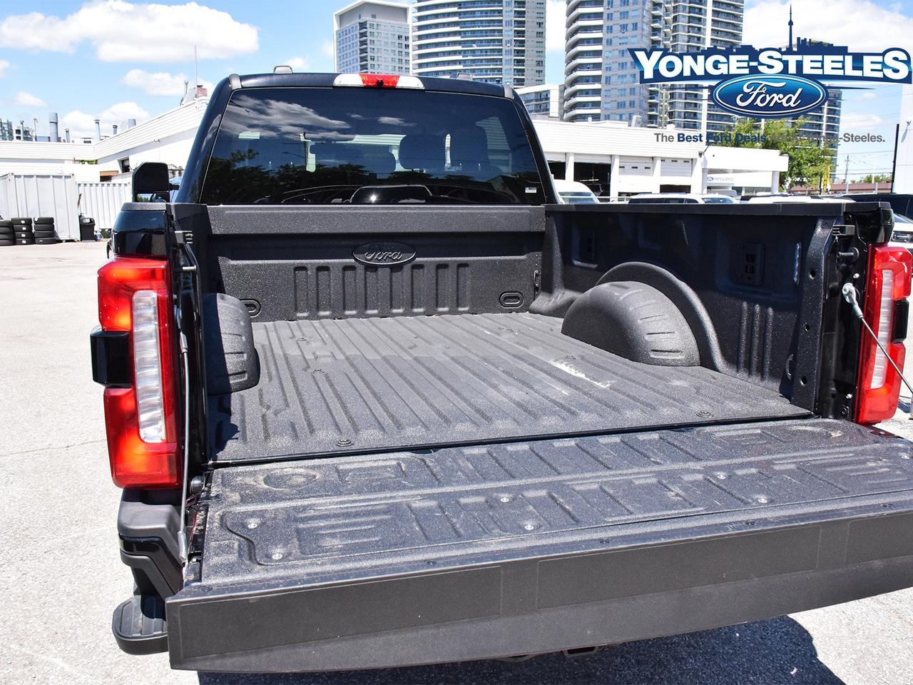 2026 Ford F-250 XLT PREMIUM PKG - BLACK APPEARANCE PKG - LOW KMS Photo