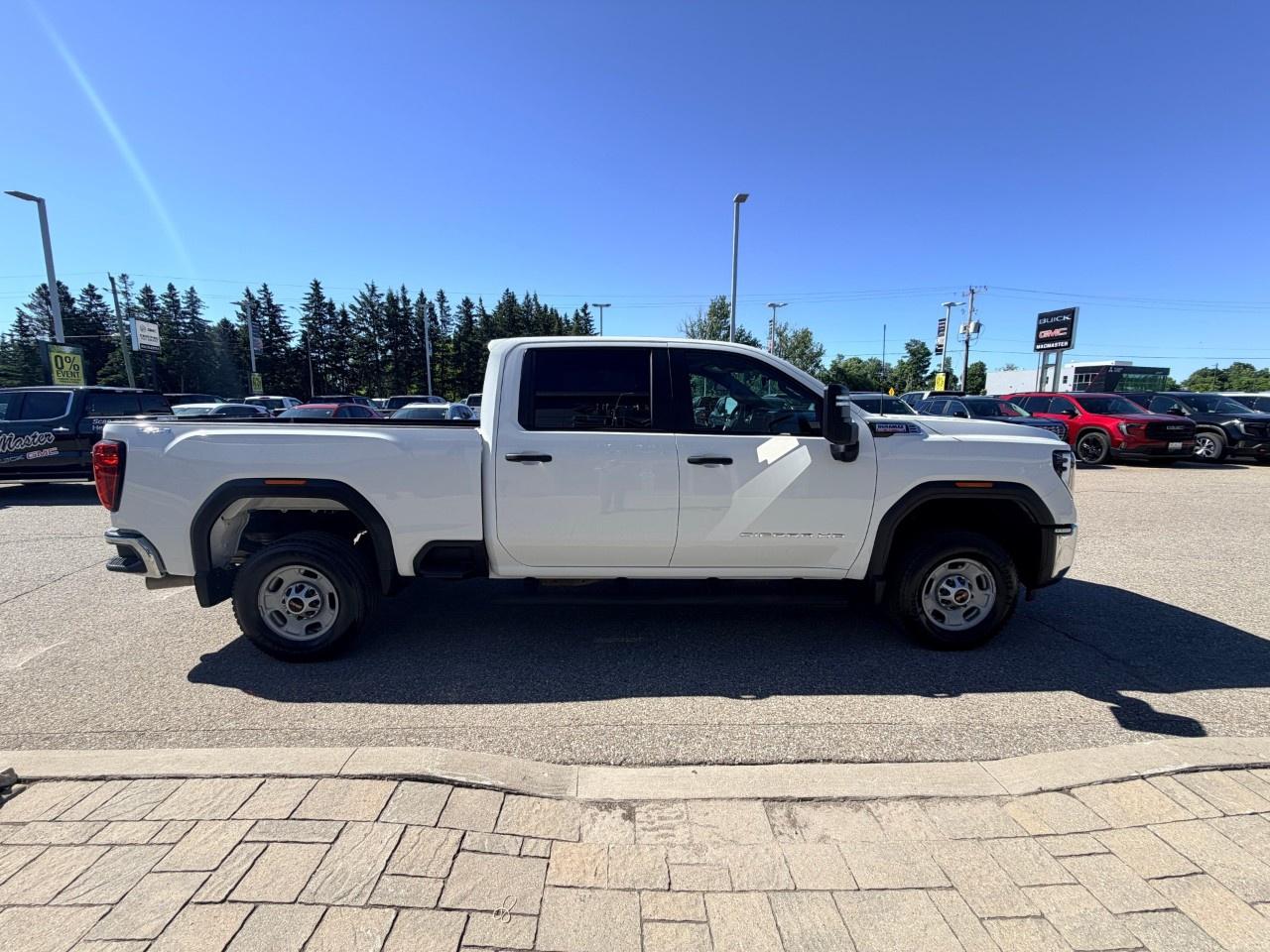 2024 GMC SIERRA 2500HD 4WD Crew Cab Standard Box Pro Photo