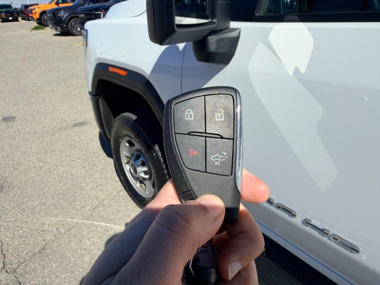 2024 GMC SIERRA 2500HD 4WD Crew Cab Standard Box Pro Photo