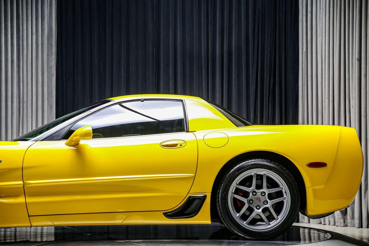 2003 Chevrolet Corvette Z06 405 HP 6 SPEED MANUAL  HUD BOSE NOACCIDENTS Photo