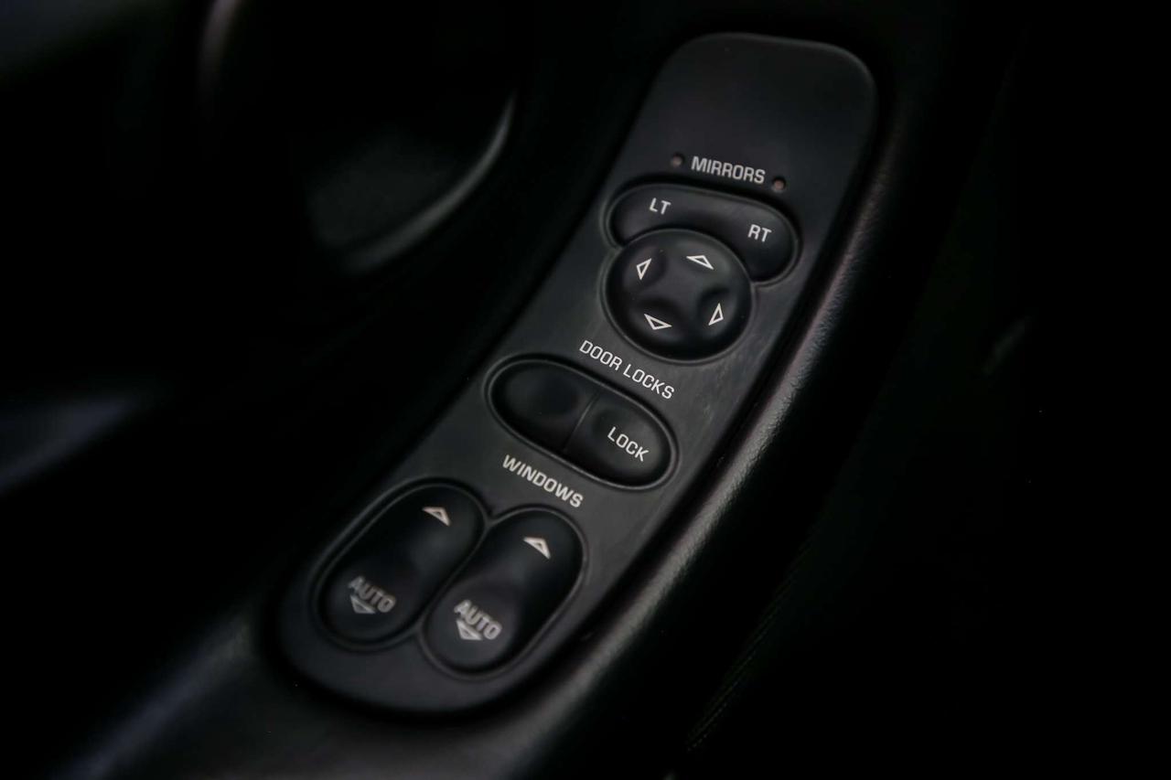 2003 Chevrolet Corvette Z06 405 HP 6 SPEED MANUAL  HUD BOSE NOACCIDENTS Photo