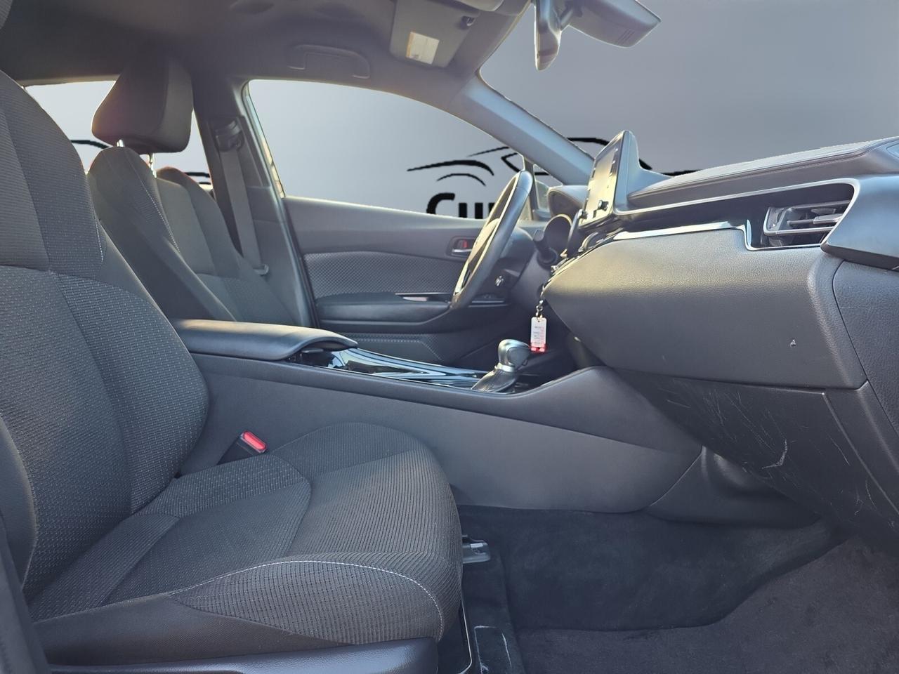 2019 Toyota C-HR NO ACCIDENTS / LOW KM / AUTO / CAMERA / LANE ASSIS Photo