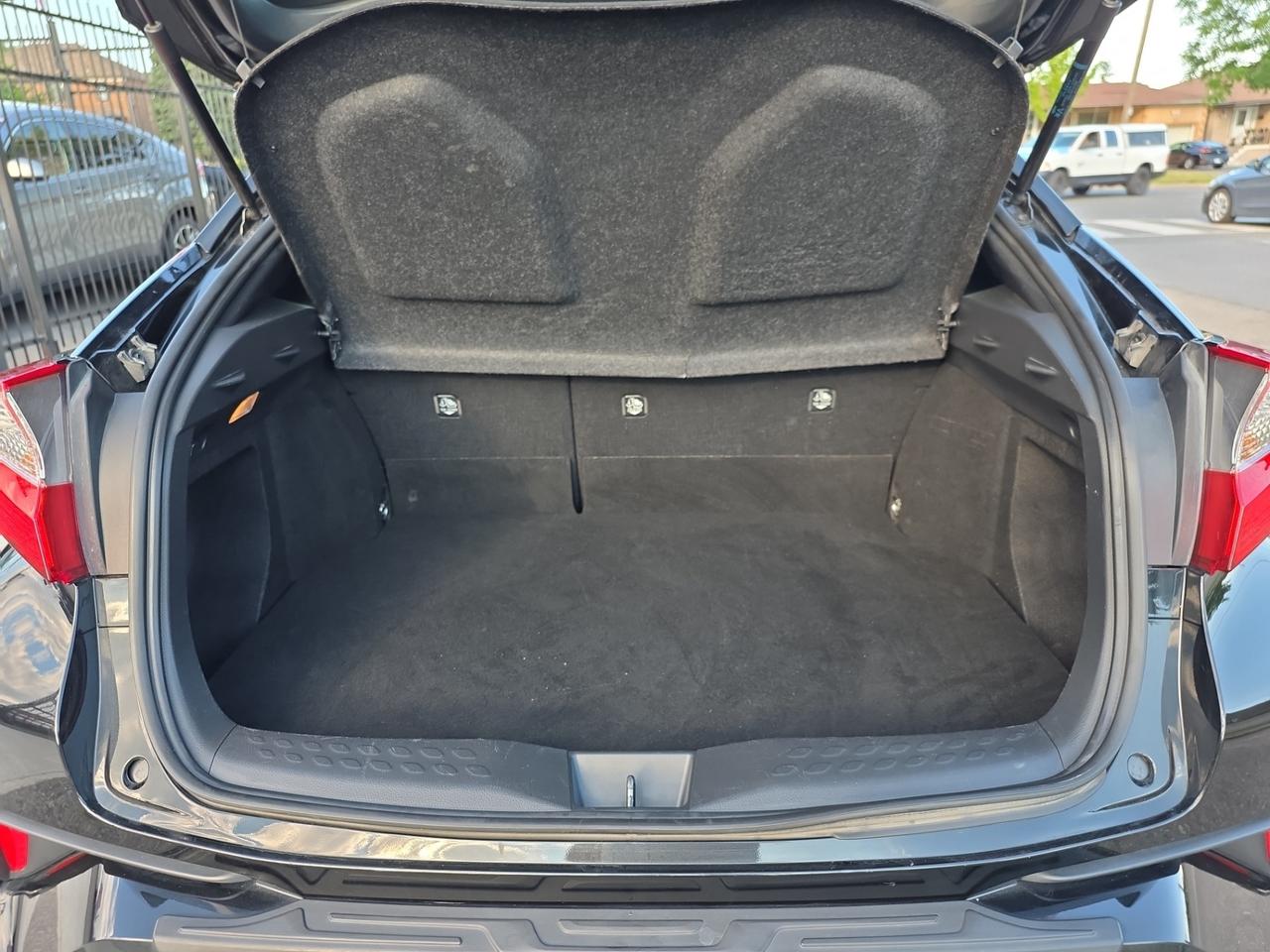2019 Toyota C-HR NO ACCIDENTS / LOW KM / AUTO / CAMERA / LANE ASSIS Photo