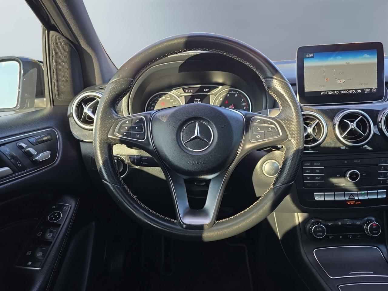 2018 Mercedes-Benz B-Class B 250 4MATIC * NAVI / CAMERA / PANORAMIC / LED LIG Photo