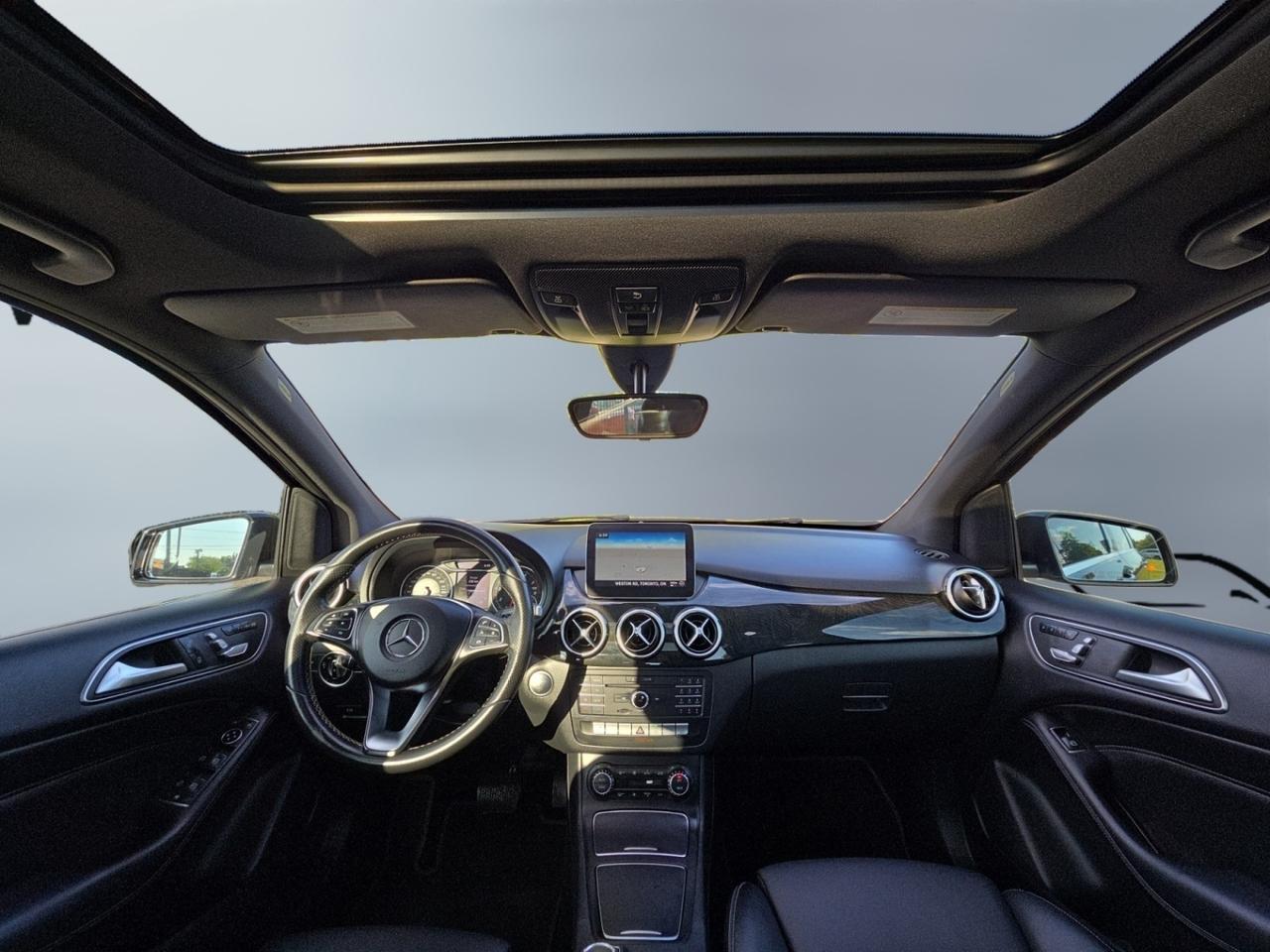2018 Mercedes-Benz B-Class B 250 4MATIC * NAVI / CAMERA / PANORAMIC / LED LIG Photo