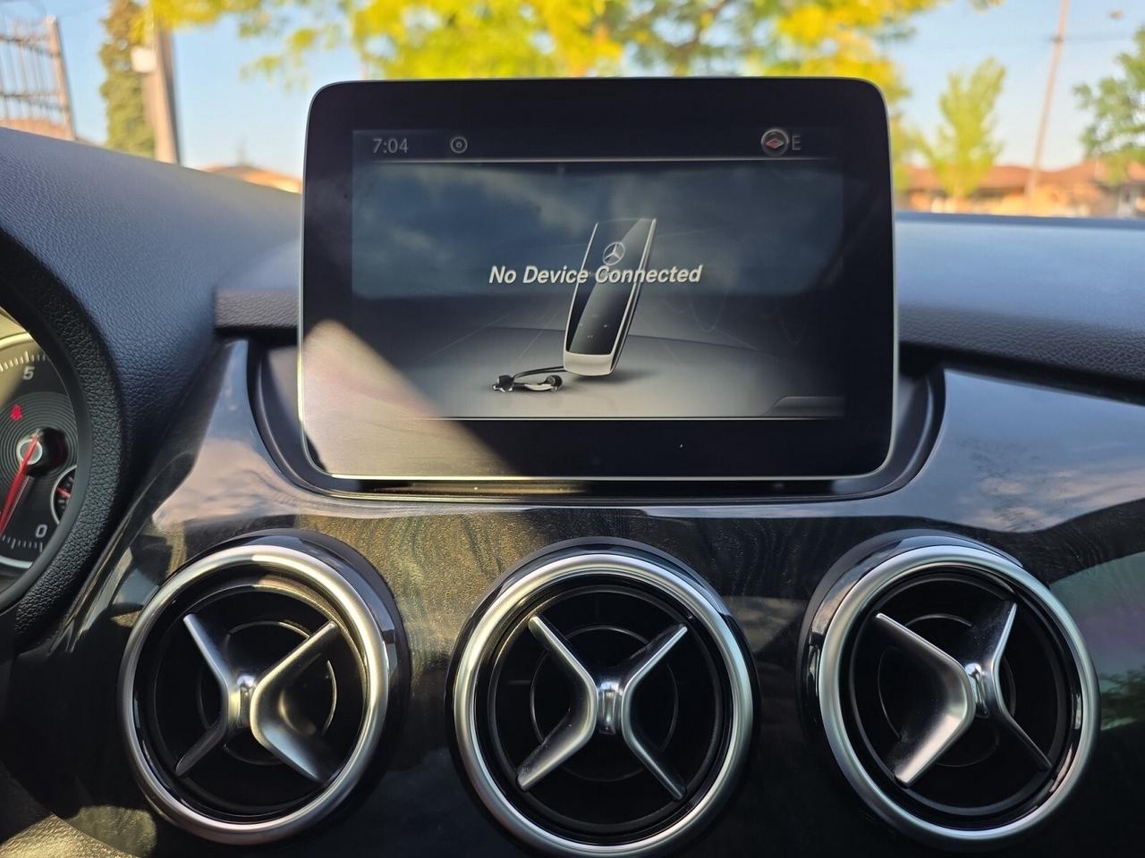 2018 Mercedes-Benz B-Class B 250 4MATIC * NAVI / CAMERA / PANORAMIC / LED LIG Photo